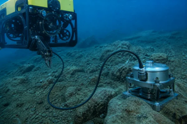 Screened PUR Cable for ROV and Subsea Instruments Screened PUR underwater control cable connecting an ROV and subsea instrument