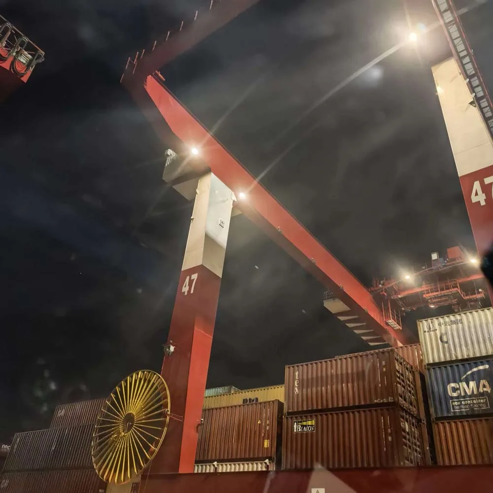 RTG crane reeling cable system operating above container stacks