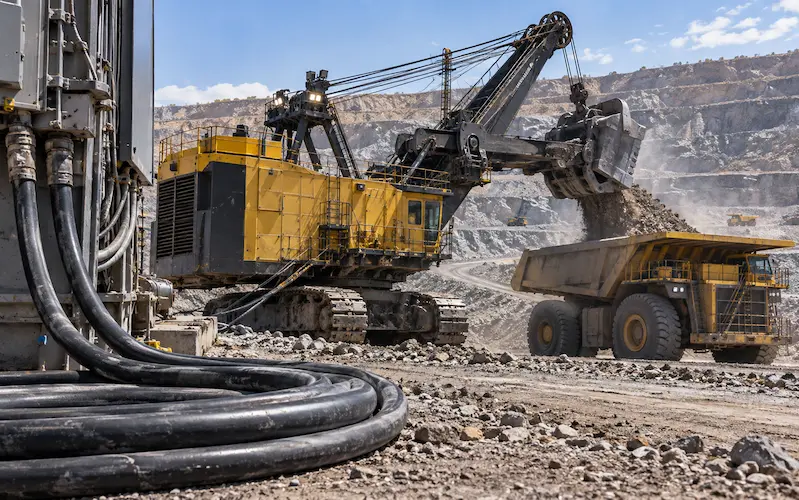 Mining trailing cable used with heavy-duty equipment in an open-pit mine