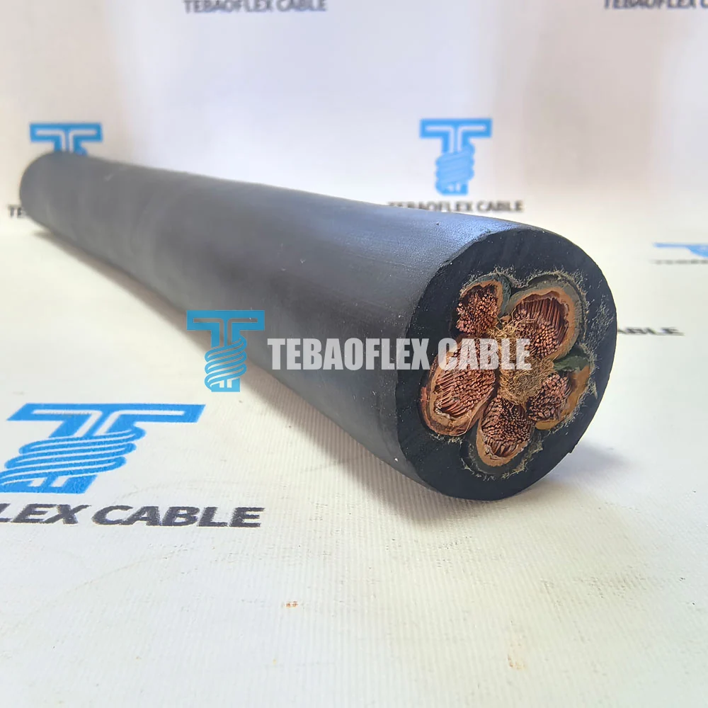 Studio cutaway of TEBAOFLEX H07RN-F 450/750V heavy-duty flexible rubber cable showing Class 5 flexible copper conductors, color-coded EI4 EPR insulation, and black EM2 polychloroprene outer sheath