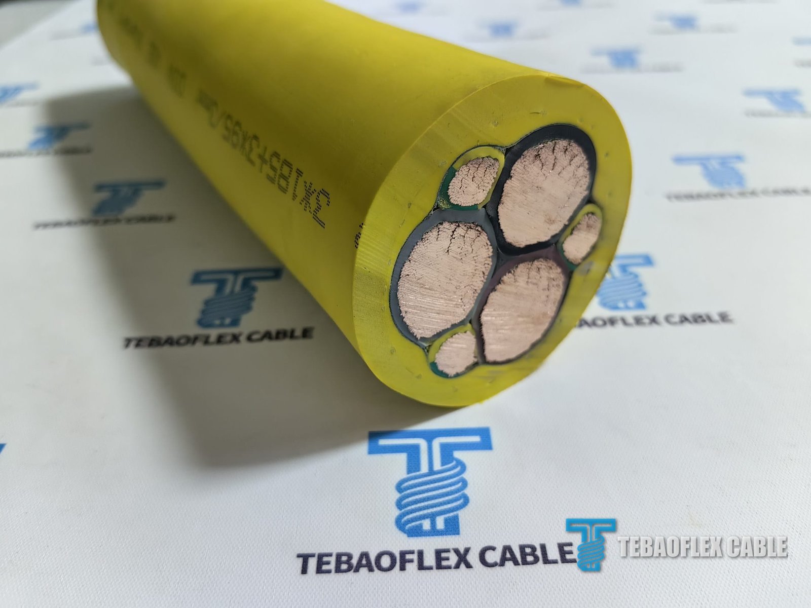 Yellow (N)SHTOEU-J 0.6/1 kV reeling cable cross-section with three power cores and three grounding conductors