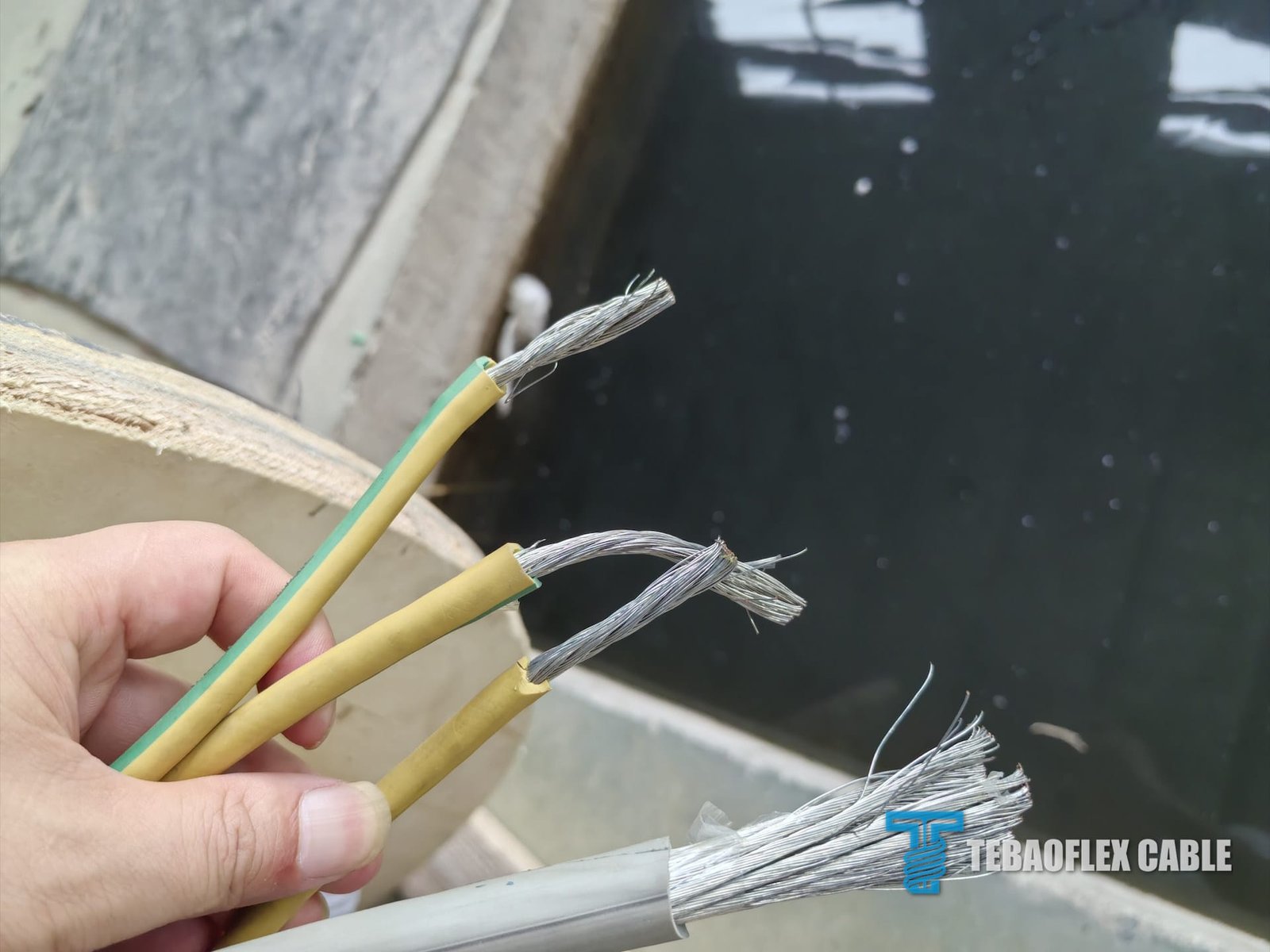 Stripped flexible tinned copper conductors from an (N)SHTOEU-J reeling cable during factory acceptance inspection