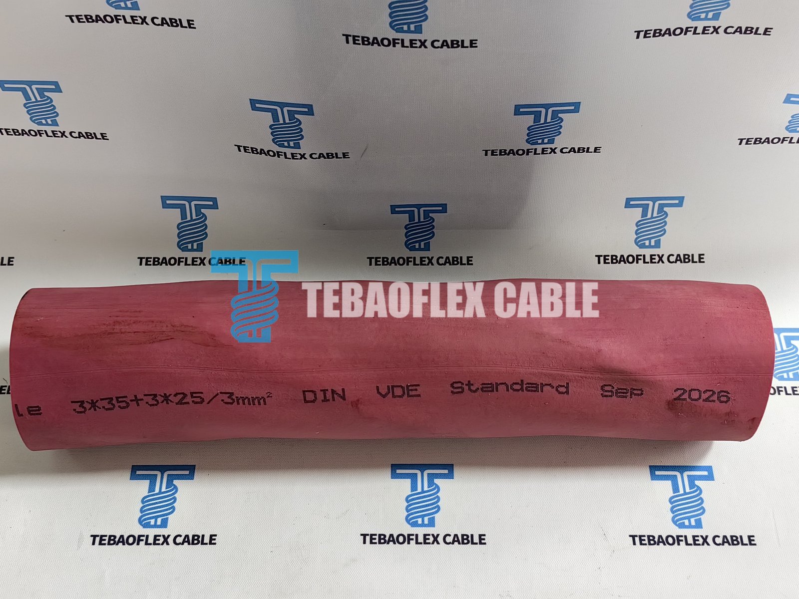 Red (N)TSCGECEWOEU 12/20 kV mining cable showing the 3 x 35 plus 3 x 25/3 mm2 sheath marking