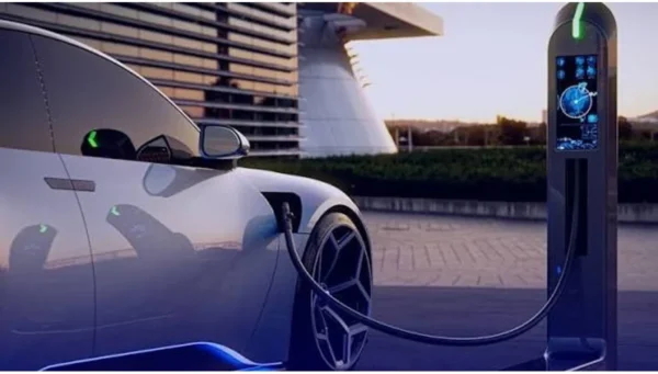 S1BZ5-F DC Fast Charging Application Electric vehicle connected to a DC fast charging station using an S1BZ5-F charging lead